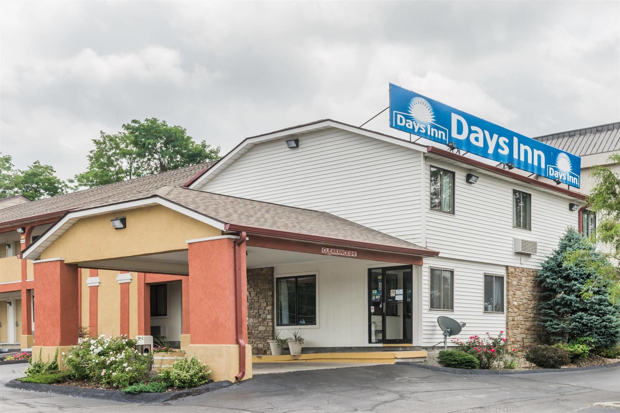 Days Inn By Wyndham 블루밍턴 외부 사진